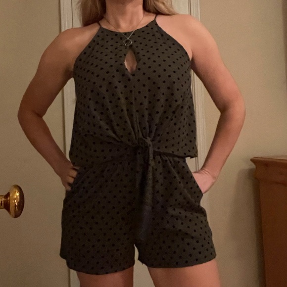 Hunter green and black polka dot romper sz… - Picture 2 of 7